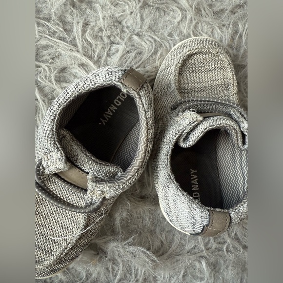 Old Navy Kids Moccasins in Light Gray - Picture 6 of 7